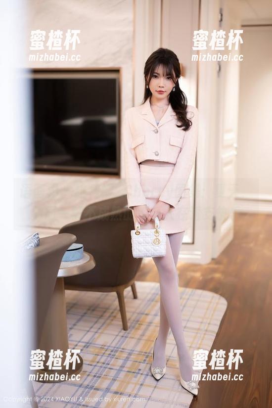 语画界-绯月樱_Cherry 语画界 - 绯月樱_Cherry图集:夏天,如同一群不成熟的年轻人在透支快乐