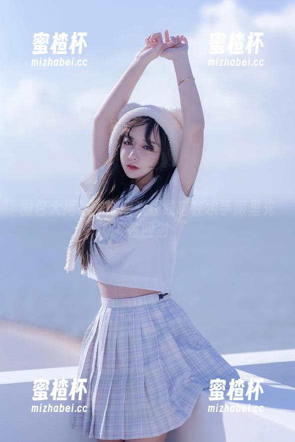 过期米线线喵 图包大揭秘?过期米线线喵在水手服里光芒四射
