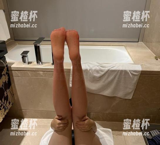 迷人的五姨太 微密圈 - 迷人的五姨太的私房写真:渐变丝袜,那三条值得你来探讨的颜色~