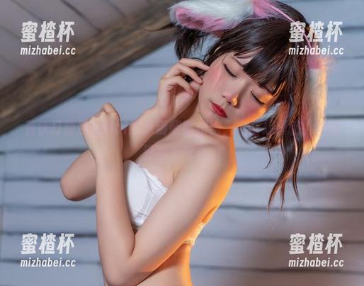 铁打萌萌_moi 看铁打萌萌_moi的高清柴郡旗袍,有些想模仿,但我没那个气氛…