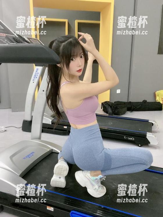 香草喵露露 这件白短连衣裙太清晰,香草喵露露只需一秒钟:完全无法抵挡!