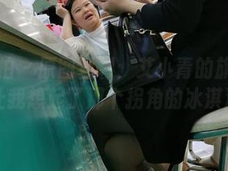 魔镜街拍 - 原图猛料：艾小青的旗袍街拍为啥让我想起了那个拐角的冰淇淋店？