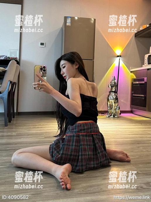黎允熙 微密圈 - 这是哪家的后妈?黎允熙的灰色裙子只想被扔进美图集里。
