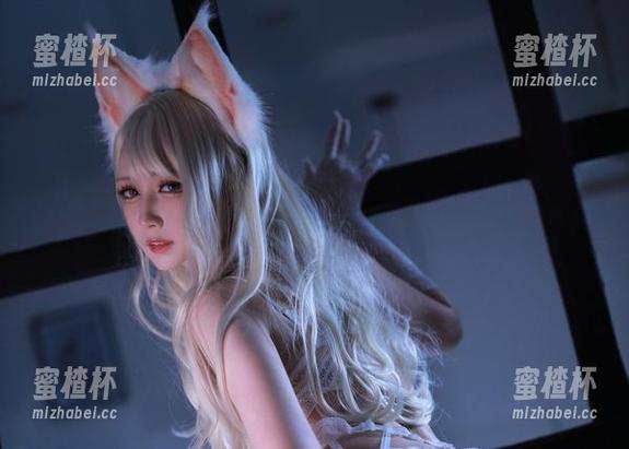 黑白御猫 黑白御猫私房图集,白猫的一日,四处打滚和撒娇的新高度